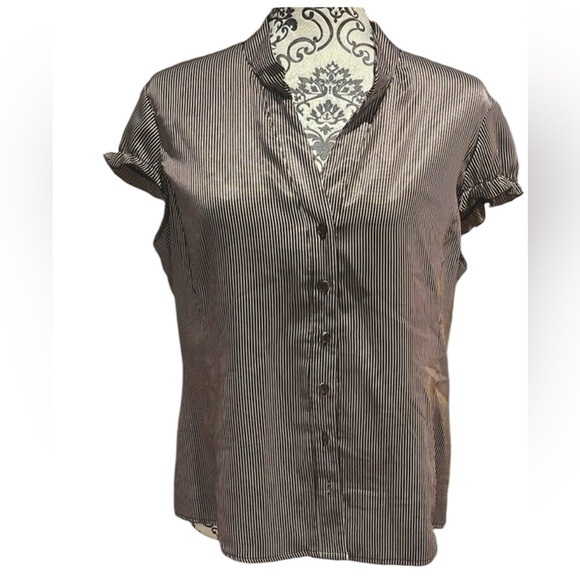 Beautiful short sleeved tapered blouse with cream and brown pin stripes - Picture 1 of 7
